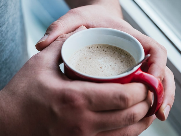 Foto frühstück in einem roten becher