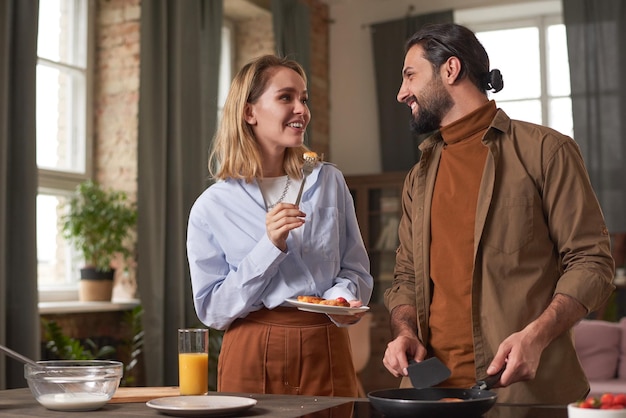 Frühstück kochen und flirten