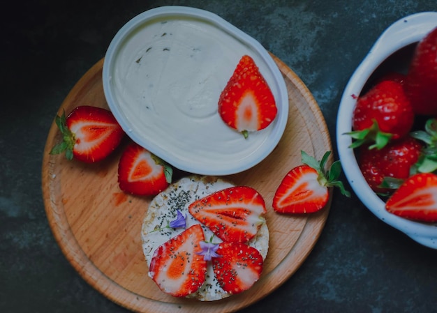 Frühstück mit Erdbeeren