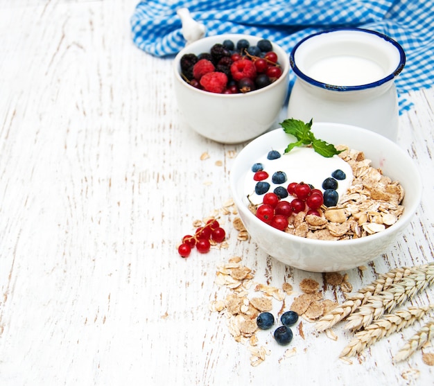 Frühstück mit frischen Beeren