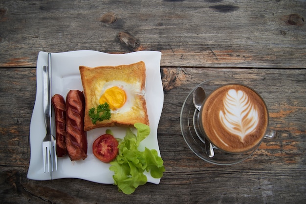 Foto frühstück mit kaffee serviert