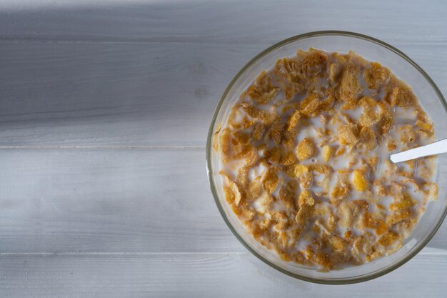 Frühstück mit Müsli in Milch