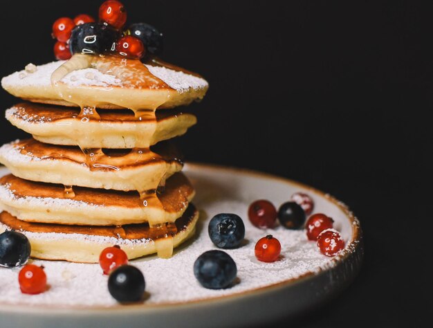 Frühstück mit Nudeln als Restauranthintergrund