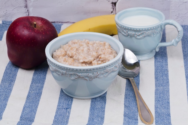 Foto frühstücks-hafermehlapfel-bananenmilch