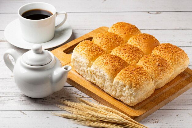 Frühstückstisch mit Kokosbrot