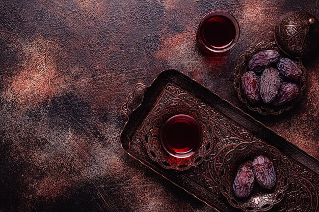 Fruta de dátiles secos con té turco Fruta popular del Ramadán