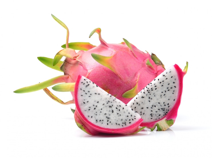 Foto fruta do dragão isolada no espaço em branco