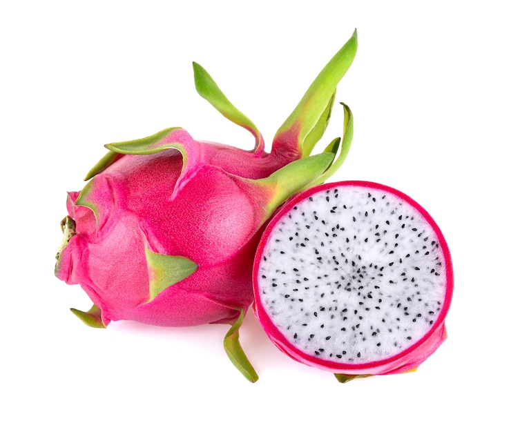 Foto fruta do dragão, pitaya ou pitahaya isolado no fundo branco