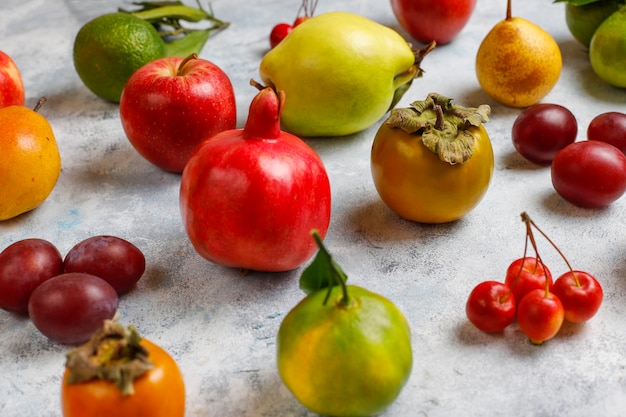 Fruta do outono. outono frutas sazonais de ação de graças, vista superior