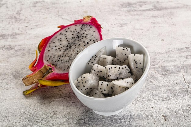 Fruta del dragón Pitahaya en el cuenco