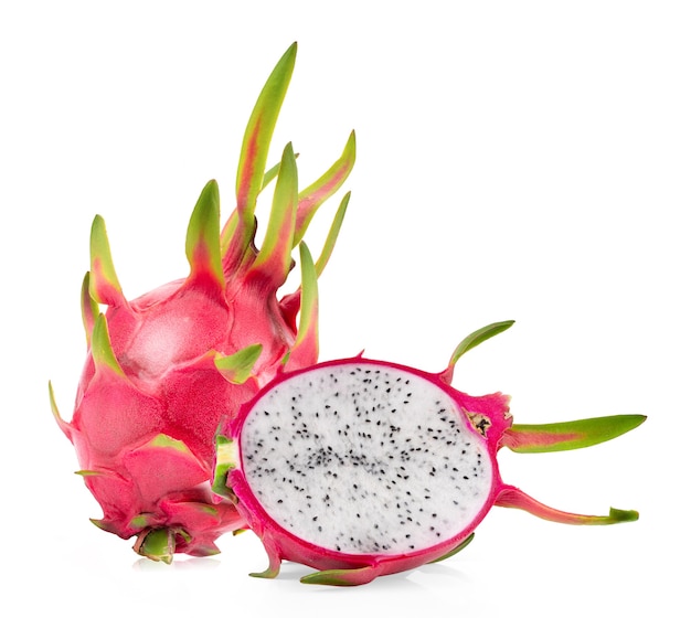 Foto fruta del dragón, pitaya aislado sobre fondo blanco.