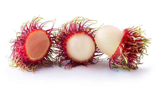 Fruta dulce del Rambutan aislada