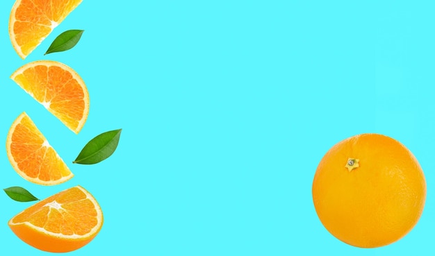 Fruta fatia de laranja isolada no fundo branco