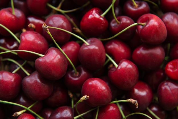 Fruta fresca de cerezas rojas