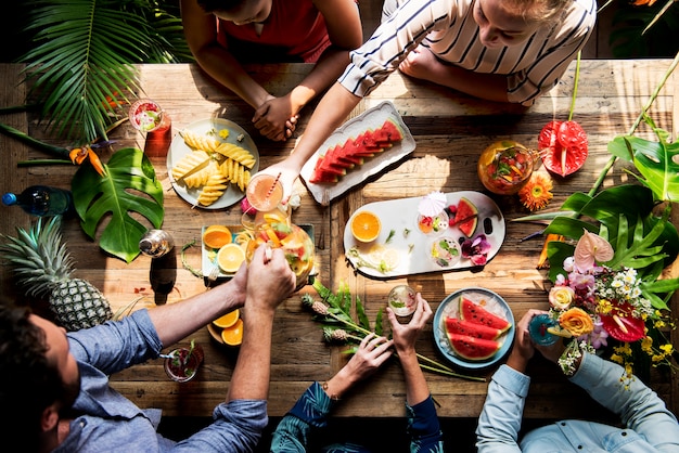 Fruta fresca e suculenta e coquetel