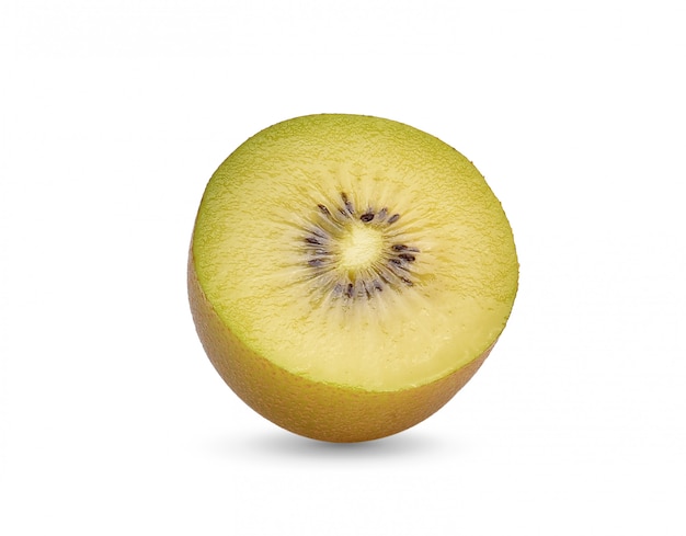 Fruta de kiwi amarillo sobre fondo blanco.