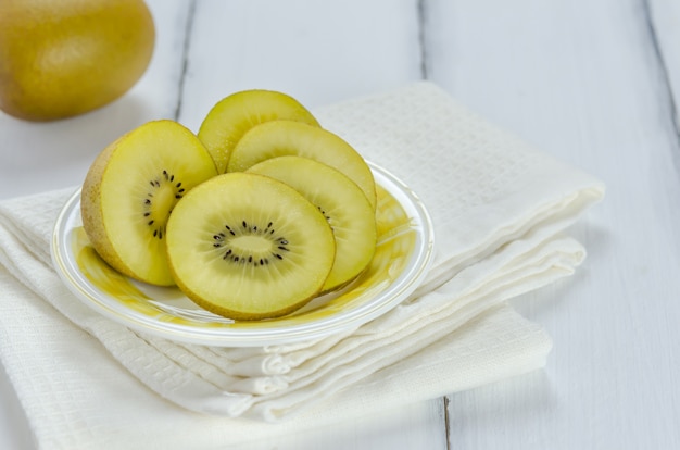 Fruta kiwi dourada