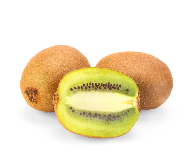 Fruta kiwi isolada no fundo branco. Trajeto de Grampeamento