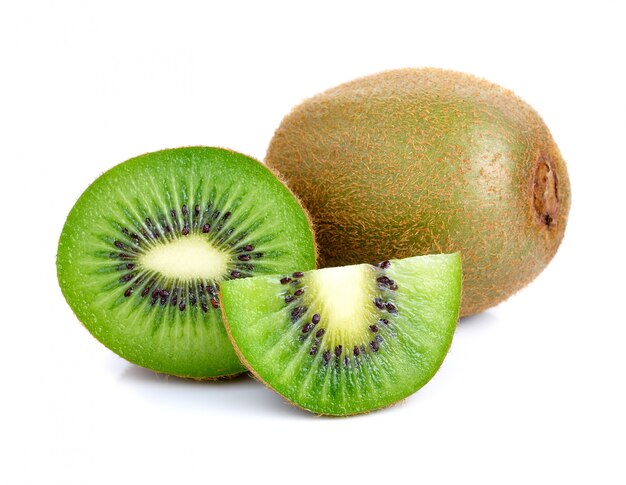 Foto fruta de kiwi sobre fondo blanco