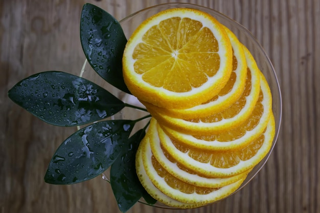 Fruta laranja em fundo de madeira