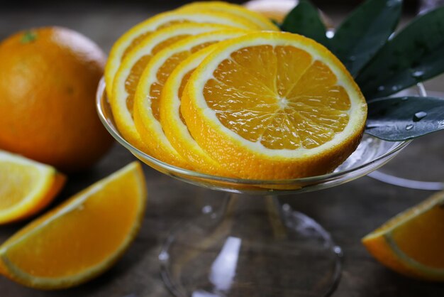 Fruta laranja em fundo de madeira