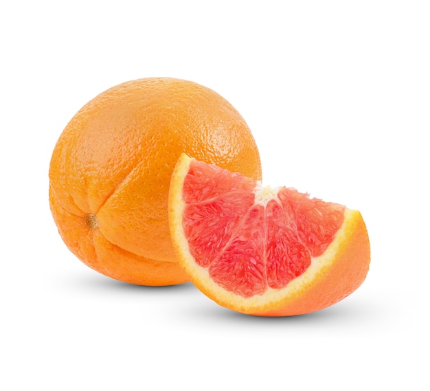 Fruta laranja isolada no fundo branco.