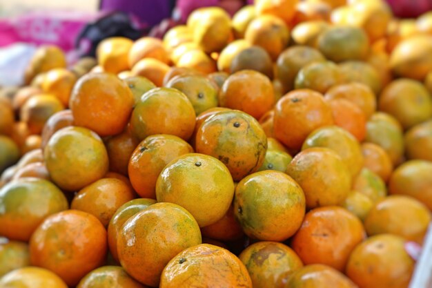 Fruta laranja na comida de rua