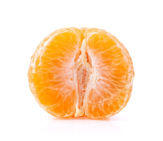 Fruta mandarina naranja aislada