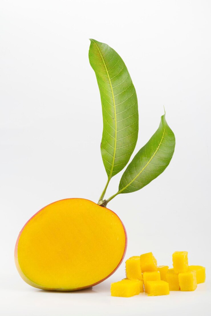 Foto fruta del mango aislada en el fondo blanco