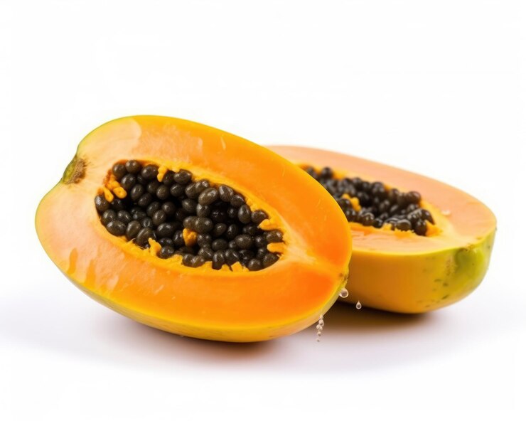Fruta de papaya con fondo blanco aislado