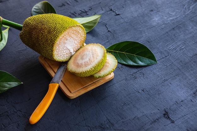 Foto fruta en rodajas de jaca