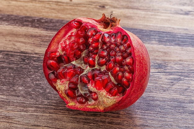 Fruta suculenta madura da romã do rube doce