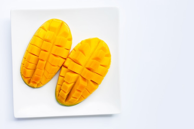 Foto fruta tropical, mango en plato plato