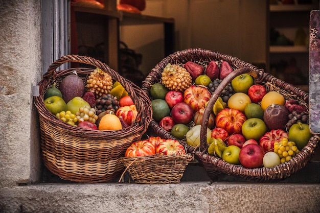 Frutas en canasta