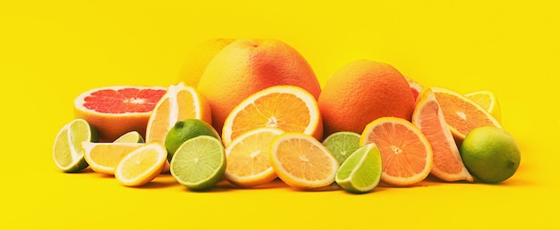 Frutas cítricas em amarelo