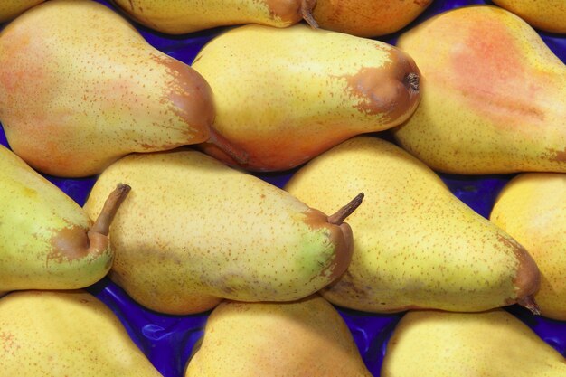 frutas de pêra no mercado de linhas