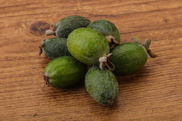 Frutas dulces verdes tropicales Feijoa