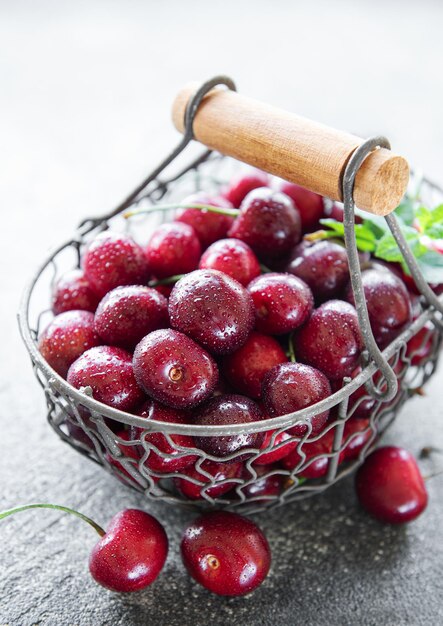 Frutas frescas de cerejas vermelhas