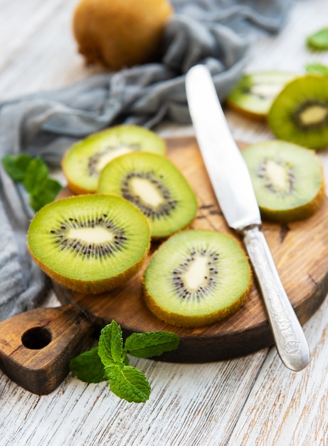 Frutas frescas de kiwi