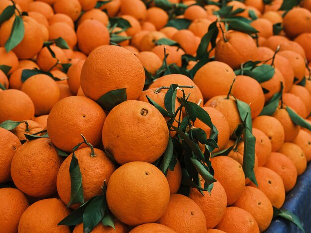 Foto frutas frescas de laranja no mercado foto