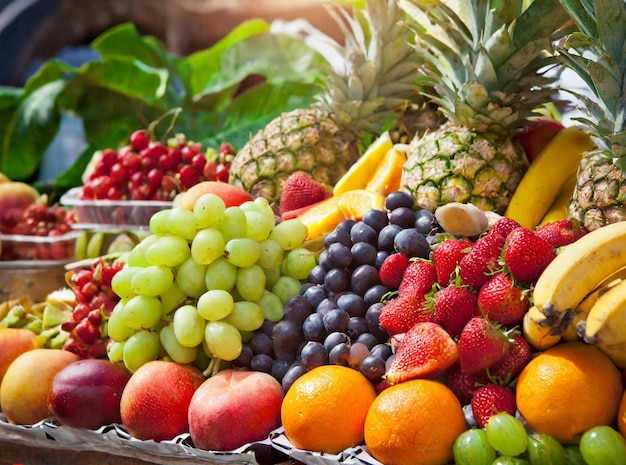 frutas frescas en un puesto en un mercado