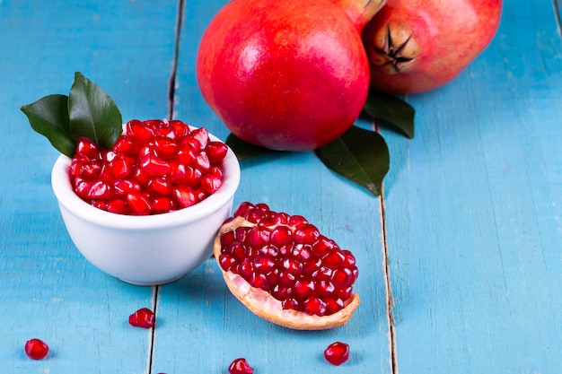 Frutas maduras de granada