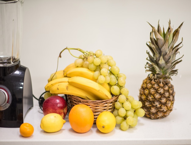 Foto frutas na mesa