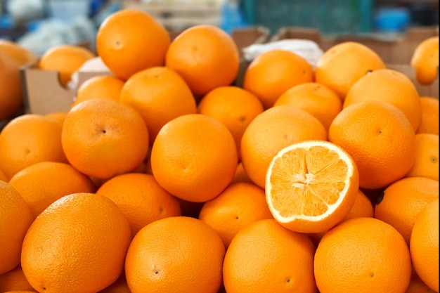 Frutas naranjas.