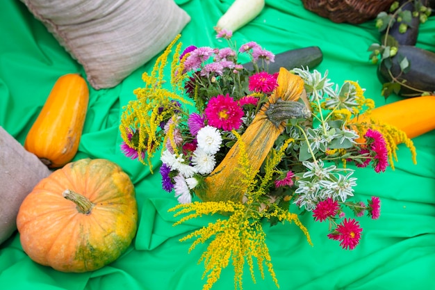 Frutas de otoño en la feria agrícola