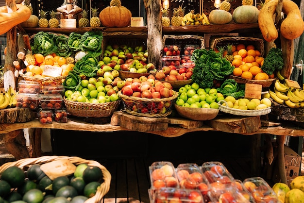 Foto frutas para venda na barraca do mercado