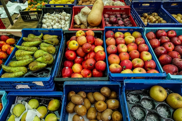 Foto frutas para venda na barraca do mercado