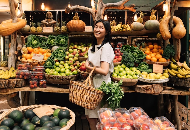 Frutas para venda na barraca do mercado