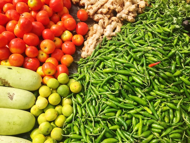 Frutas en puesto en el mercado