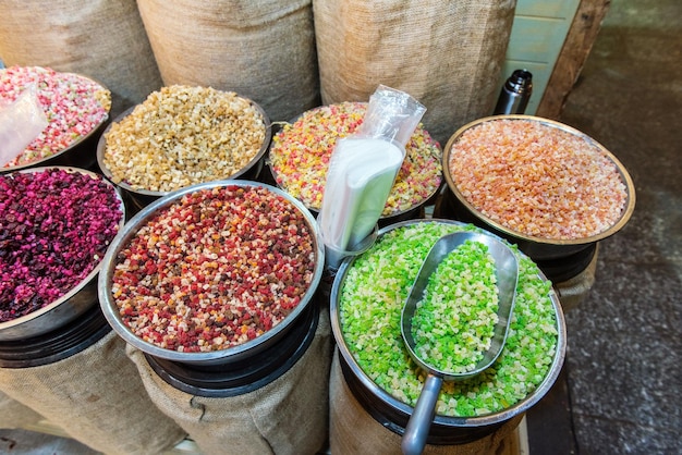 Foto frutas secas y transparentes en el bazar de jerusalén